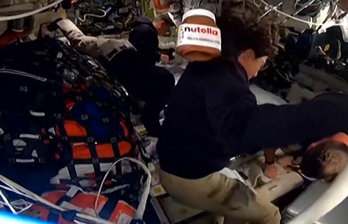 شاهد.. عبوة نوتيلا تطفو في الفضاء وتخطف الأضواء