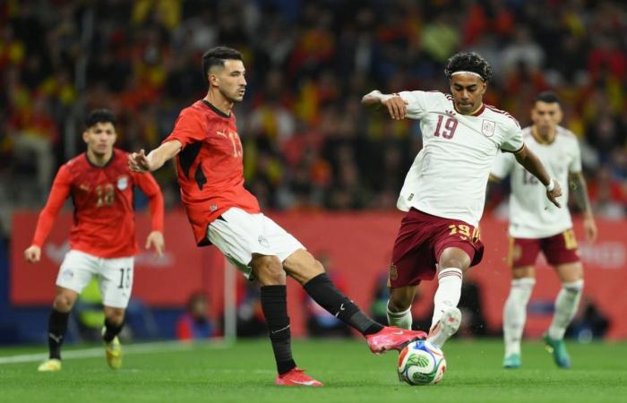 الفيفا يتخذ إجراء تأديبيا بسبب الهتافات العنصرية خلال مباراة إسبانيا ومصر 