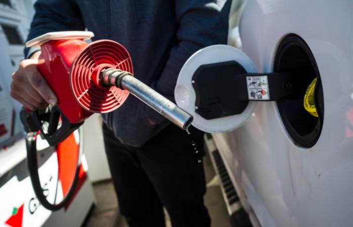 رغم
      تراجع
      النفط
      بعد
      هدنة
      إيران..
      انخفاض
      أسعار
      البنزين
      في
      كندا
      لن
      يكون
      فوريا