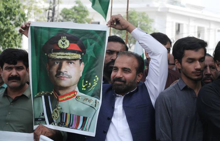 تركيا
      ترسل
      ثلاث
      شاحنات
      مساعدات
      إنسانية
      إلى
      إيران