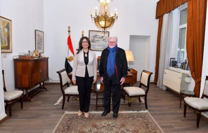 حسين
      فهمي
      يُعلن
      عن
      شراكة
      إعلامية
      بين
      «القاهرة
      السينمائي»
      والصين