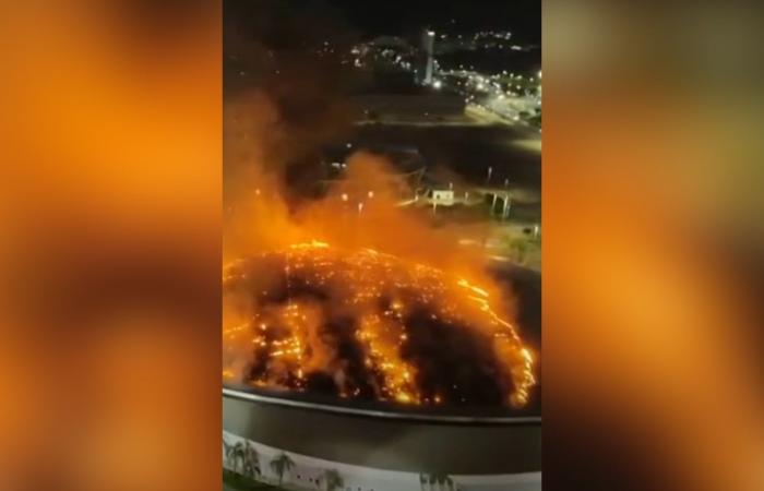 شاهد.. اندلاع حريق هائل بمضمار الدراجات الأولمبي في ريو دي جانيرو