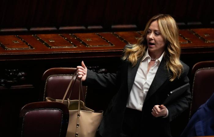 المساعي
      الفرنسية
      لوقف
      الهجمات
      الإسرائيلية
      على
      لبنان
      تواجه
      حائطاً
      أميركياً