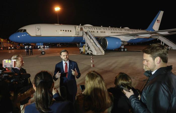 «حزب
      الله»
      يعلن
      استهداف
      مستوطنة
      إسرائيلية
      وثكنة
      ودبابة