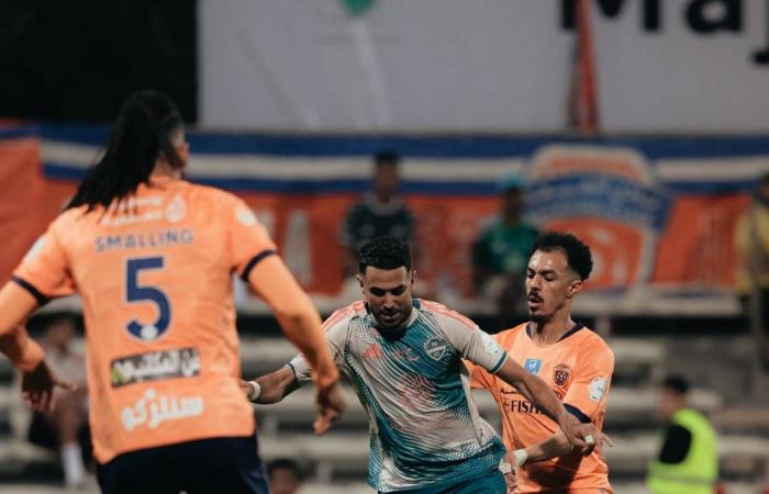 فرنبخشة
      يفاوض
      رياض
      محرز
      لإعادته
      إلى
      أوروبا