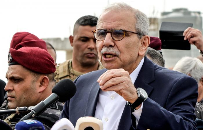 رئيس وزراء لبنان يأمر الجيش وقوى الأمن بتطهير بيروت من السلاح غير الحكومي