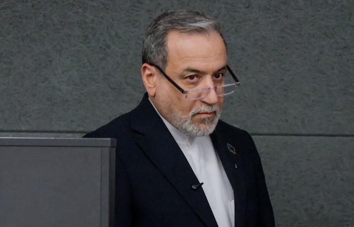 "الكرة الآن بملعب أمريكا".. وزير خارجية إيران يبرز جملتين بمنشور رئيس وزراء باكستان