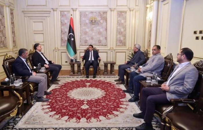 ليبيا:
      المنفي
      يعزّز
      اتصالاته
      السياسية
      والعسكرية
      مدفوعاً
      بخلافه
      مع
      الدبيبة