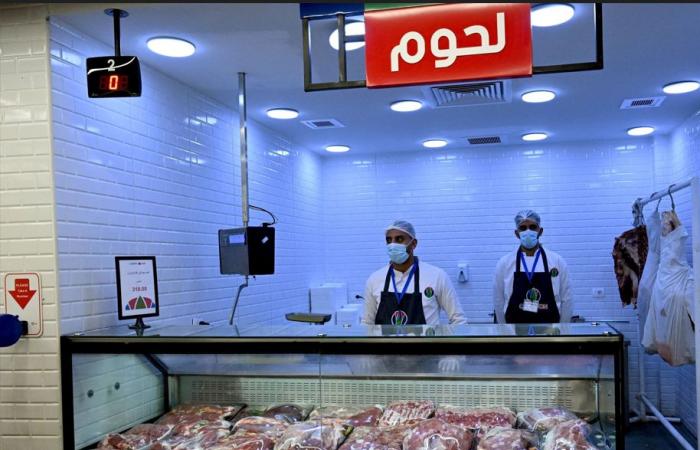 ارتياح
      في
      مصر
      بعد
      تخفيف
      إجراءات
      «الإغلاق
      المبكّر»
      للمحال