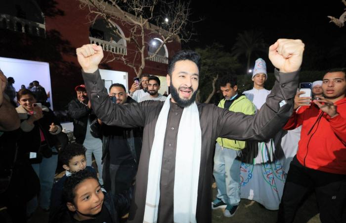 حمادة
      هلال
      يجدد
      الجدل
      حول
      حذف
      أغنيات
      المطربين
      بعد
      رحيلهم