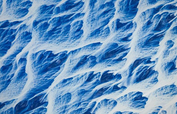 صور جوية توثق الجمال الهش والتحوّل الصامت في طبيعة آيسلندا