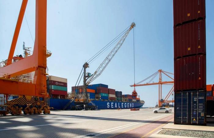 تايلاند
      ترفع
      مخصصات
      الدعم
      الاجتماعي
      لمواجهة
      تداعيات
      حرب
      الشرق
      الأوسط