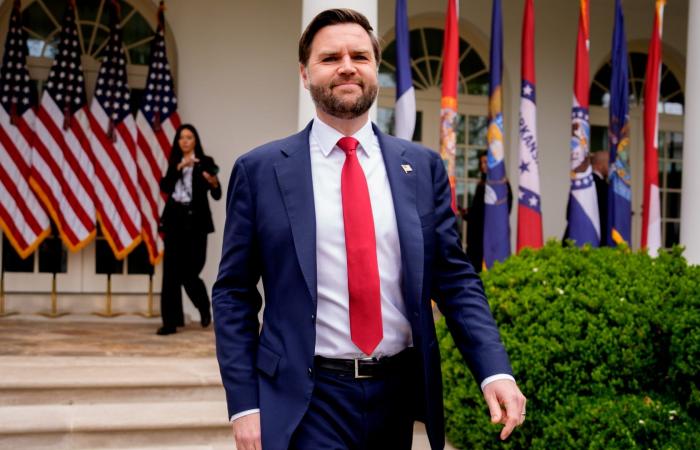 مصدر باكستاني رفيع المستوى يشيد لـCNN بدور فانس بالمحادثات مع إيران