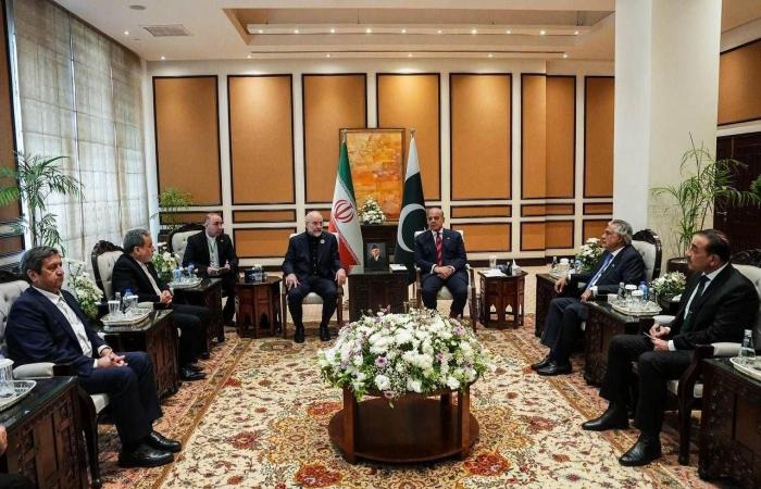 مفاوضات
      إسلام
      آباد
      تبدأ
      وسط
      شكوك
      وشروط
      متبادلة