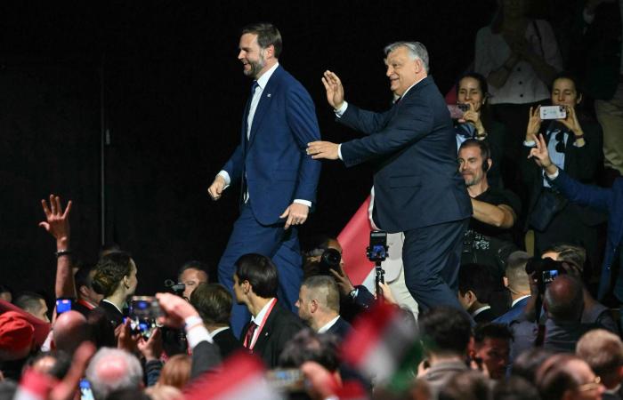 انتخابات
      المجر...
      قلق
      أوروبي
      وتوافق
      بين
      واشنطن
      وموسكو
      لدعم
      رئيس
      الوزراء