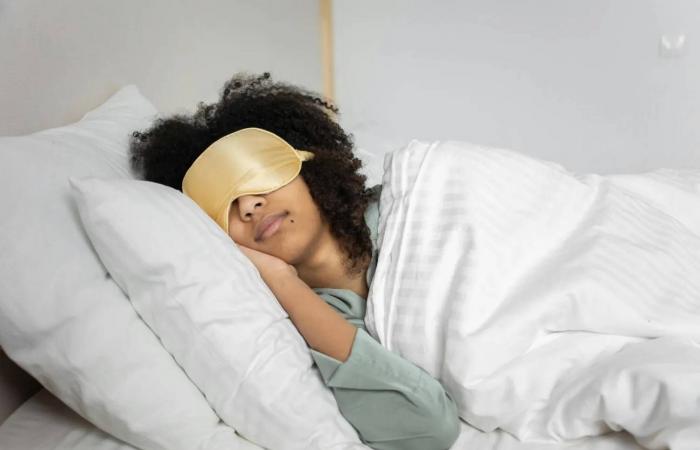 هل
      شرب
      الماء
      قبل
      النوم
      مفيد
      أم
      مضر؟