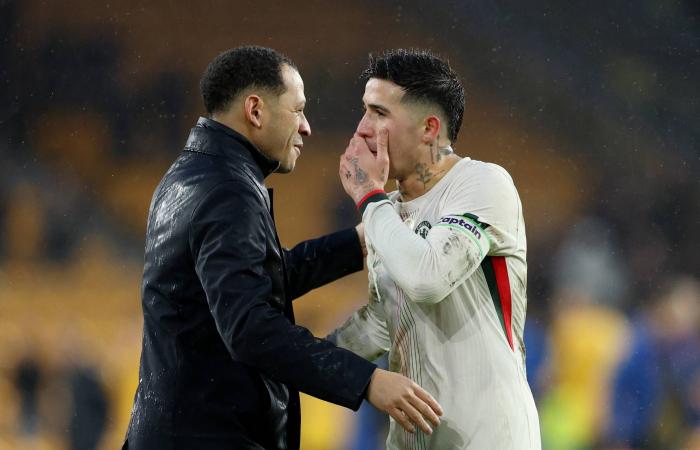 هل
      استبعاد
      فرنانديز
      دليل
      على
      سلطة
      روزينيور
      أو
      مخاطرة
      كبيرة؟