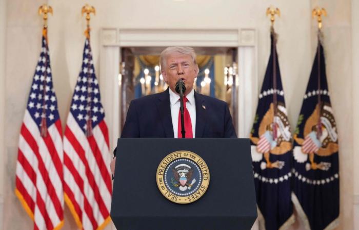 الرئيس الأمريكي يؤكد إعادة فتح مضيق هرمز قريبا