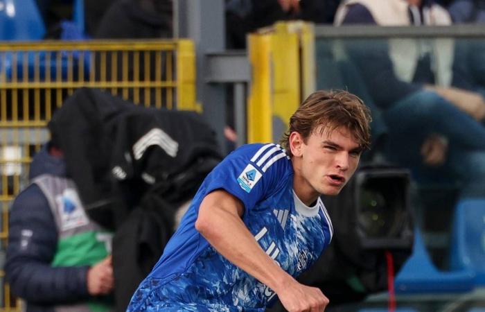 الدوري
      الإسباني:
      إشبيلية
      يصعق
      أتلتيكو
      ويواصل
      الهروب
      من
      شبح
      الهبوط