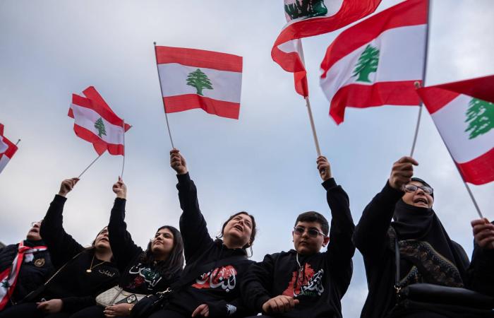 «حزب
      الله»
      يهدد
      سلام
      بالشارع
      لرفضه
      وحدة
      المسارين
      مع
      إيران