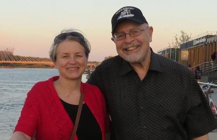 أمريكي طلب من غريبة على الإنترنت أن تكون مرشدة سياحية له ببولندا.. فوقعا في الحب