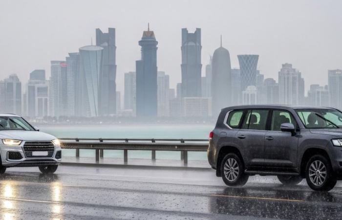 خطأ يرتكبه قائدو السيارات في الضباب.. ضابط بالمرور يقدم إرشادات هامة للسلامة وتفادي الحوادث