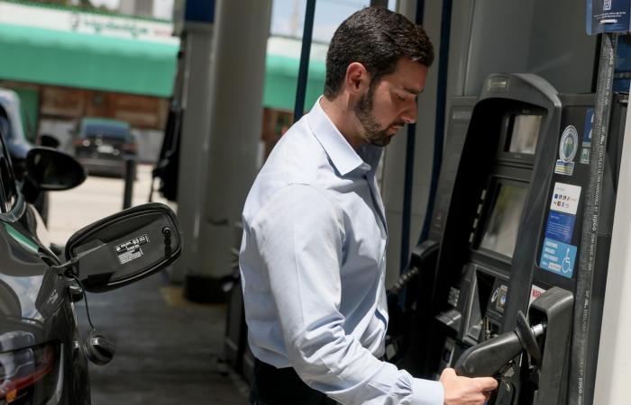 وسط الصراع مع إيران.. كيف تطوّرت أسعار النفط عالميًا والوقود في أمريكا؟