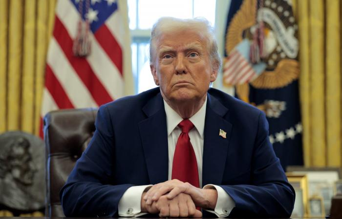 ترامب يهدد بإغراق السفن الإيرانية التي تقترب من منطقة الحصار في مضيق هرمز