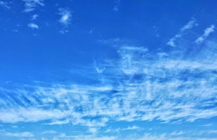 طقس معتدل الحرارة نهارا وأعلى درجة حرارة 30 مئوية