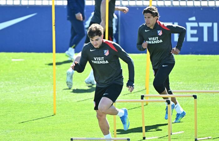 «دوري
      الأبطال»:
      أتلتيكو
      مدريد
      يتحصَّن
      بملعبه
      أمام
      طموحات
      «ريمونتادا»
      برشلونة