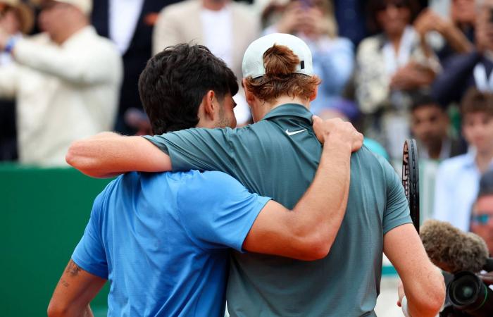 «تصنيف
      التنس»:
      سينر
      يستعيد
      الصدارة
      من
      ألكاراس...
      وسابالينكا
      تُغرد
      وحيدة