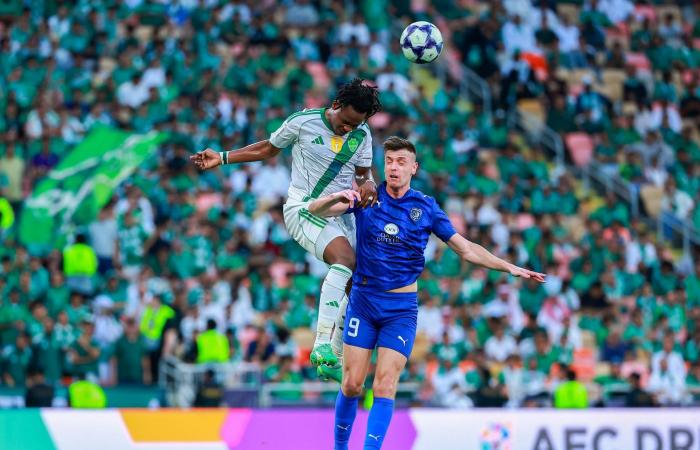 الماكر
      رياض
      يحلق
      بالأهلي
      «النخبوي»
      إلى
      ربع
      النهائي
      الآسيوي