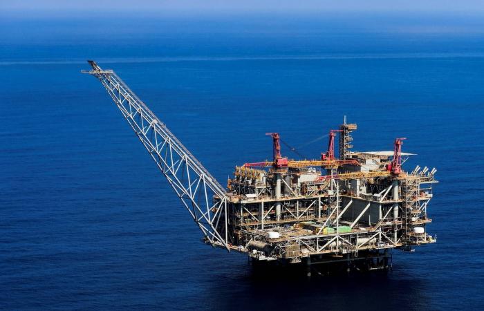 أسعار
      النفط
      تقفز
      4
      %
      مع
      بدء
      الحصار
      الأميركي
      للموانئ
      الإيرانية