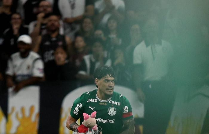 الدوري
      البرازيلي:
      مشاجرة
      بين
      لاعبي
      بالميراس
      وكورنثيانز...
      وبيدرو
      الهداف
      التاريخي