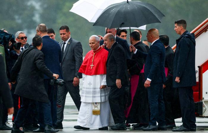 رئيس
      الجزائر:
      أدعو
      مع
      البابا
      ليو
      بالأمن
      والأمان
      لمنطقة
      الخليج
      ولبنان