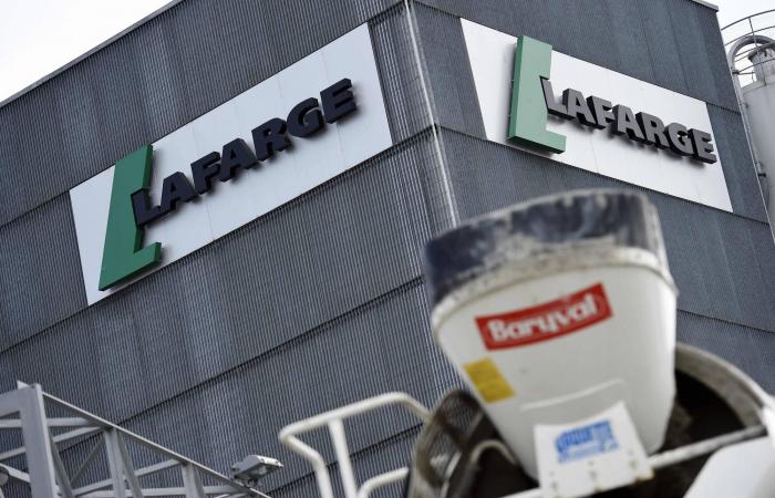 القضاء
      الفرنسي
      يدين
      شركة
      «لافارج»
      بتهمة
      تمويل
      متطرفين
      في
      سوريا