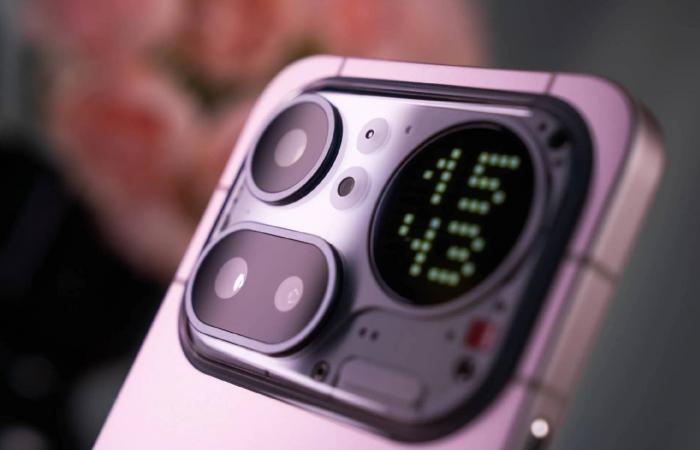 تعرف
      على
      مزايا
      هاتف
      «ناثنغ
      فون
      4
      إيه
      برو»
      بهيكله
      المعدني
      والذكاء
      الاصطناعي
      المتقدم