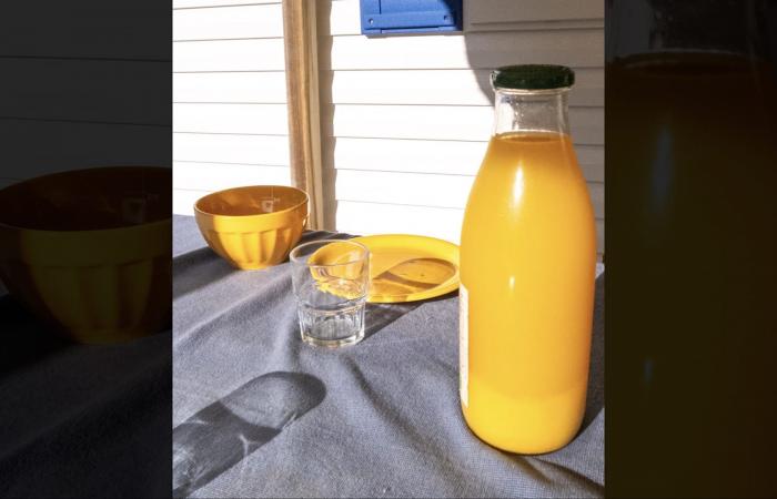 بدلاً من السكر.. ضع الملح في العصير قبل شربه لهذا السبب