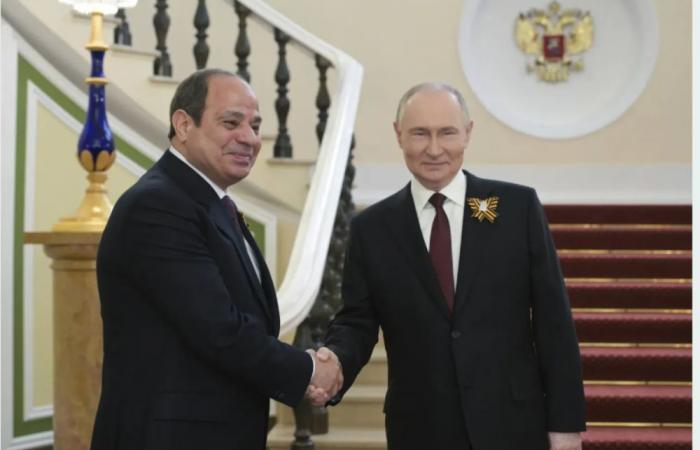 السيسي
      يشيد
      بالزخم
      في
      العلاقات
      الاستراتيجية
      بين
      مصر
      وروسيا