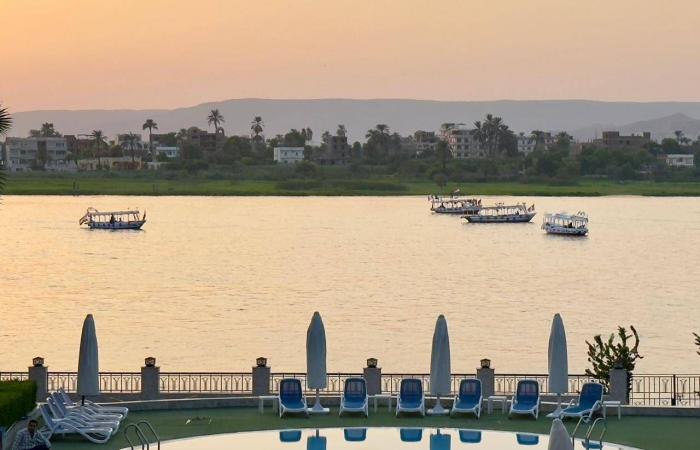 ضفاف
      النيل
      والشواطئ
      تجتذب
      آلاف
      المصريين
      في
      «شم
      النسيم»