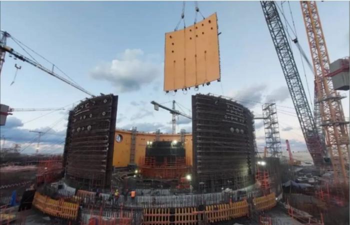 السيسي
      يشيد
      بالزخم
      في
      العلاقات
      الاستراتيجية
      بين
      مصر
      وروسيا