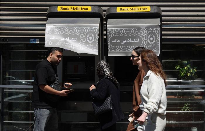 عاصم
      منير
      في
      طهران…
      وهدنة
      واشنطن
      وطهران
      على
      حافة
      التمديد