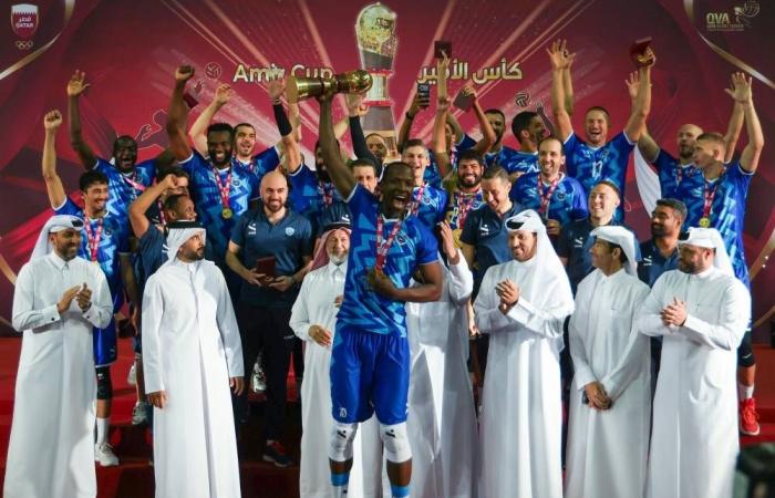 طائرة «الشرطة» تحلق بكأس سمو الأمير