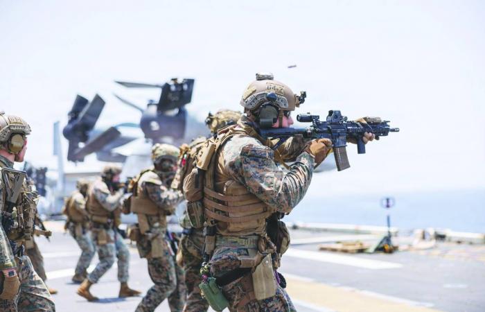 «ليّ
      ذراع»
      إيران
      يستدعي
      «شبح
      مرفأ
      عدن
      2000»