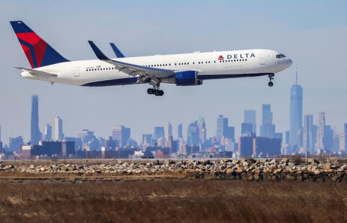 طائرة بوينغ 767.. رحلات حديثة على متن إحدى أقدم الطائرات في الخدمة