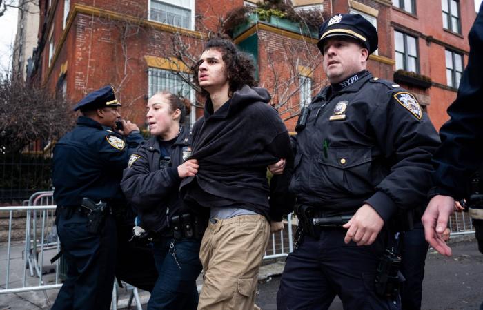 مقتل
      3
      أشخاص
      في
      ضربة
      نفذها
      الجيش
      الأميركي
      شرق
      المحيط
      الهادي 