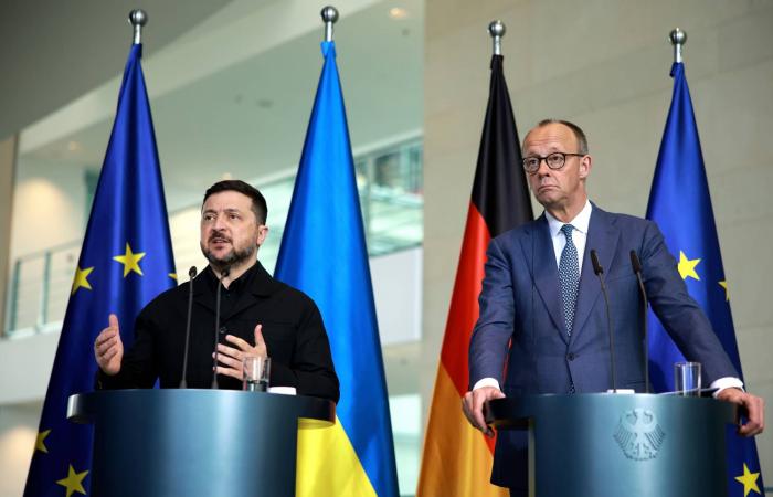 مسلحون
      احتجزوا
      رهائن
      ساعتين
      داخل
      مصرف
      في
      نابولي
      قبل
      أن
      يلوذوا
      بالفرار