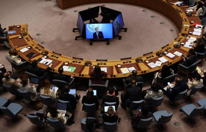 العليمي
      يدعو
      إلى
      إنهاء
      التهديد
      الحوثي
      وليس
      احتواءه