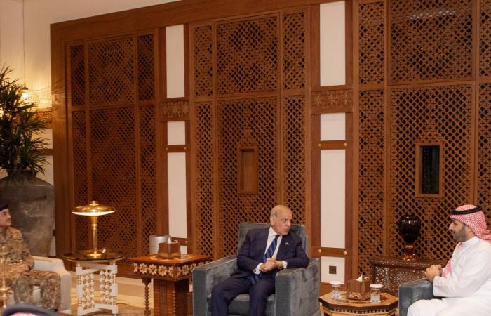 السعودية
      ترحب
      بإعلان
      وقف
      النار
      في
      لبنان