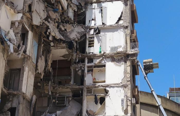 سكان
      ضاحية
      بيروت
      يستغلون
      هدنة
      غير
      معلنة
      لتفقد
      منازلهم